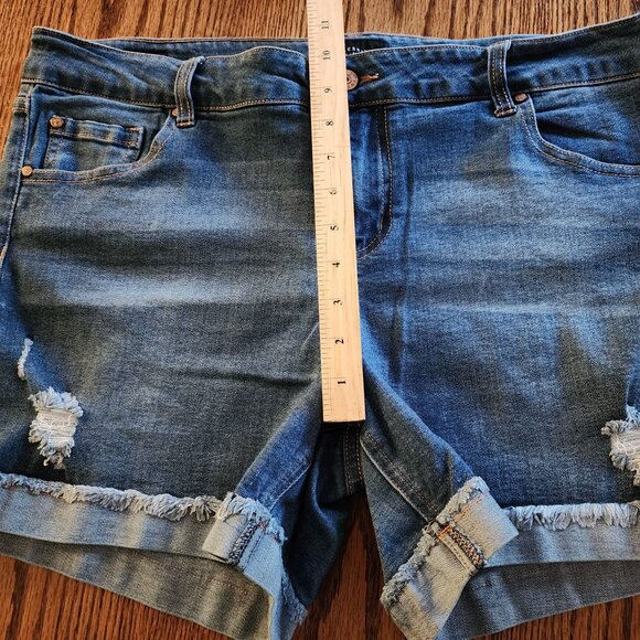 Celebrity Pink Runaway Midi Cuffed Jean Shorts Size 17 Mid Rise Distressed - Picture 6 of 7